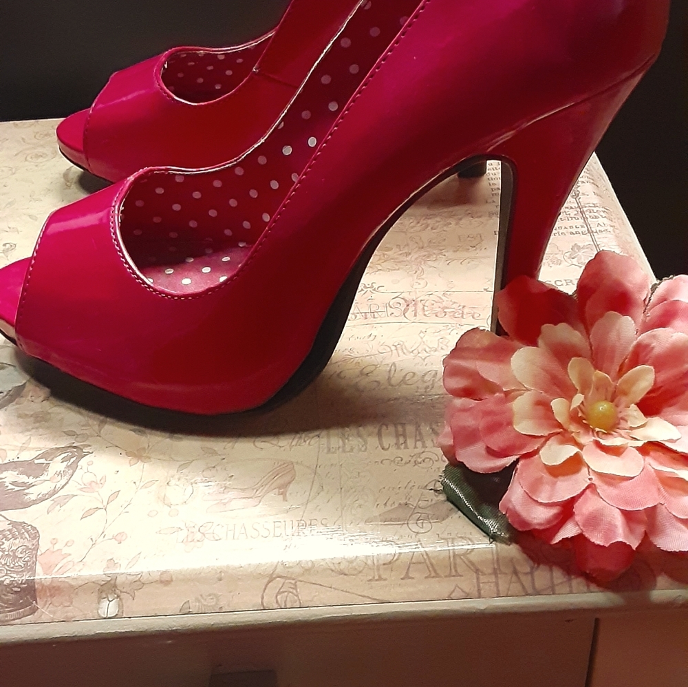 Xappeal Hot Pink Pumps